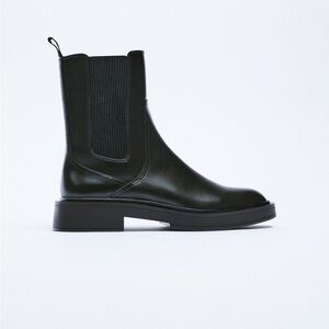 NWT. Zara Black Faux Leather Chelsea Ankle Boots. Size 7,5